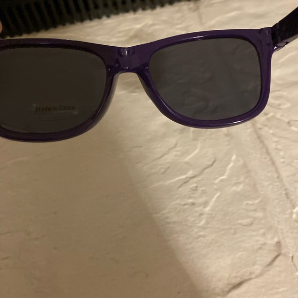 Set 3 Sunglasses Black White Purple Johnnie Walker Whiskey Barefoot UV Vodka - Picture 11 of 11